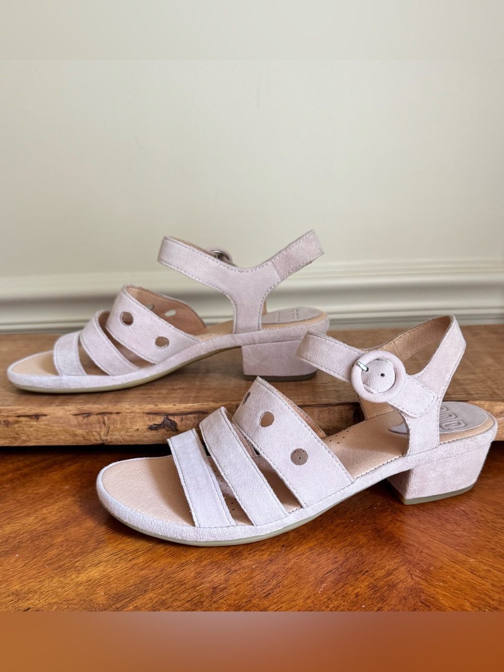 ONO Light Pink Suede BECKA Ankle Strap Block Heel Walking Sandals Sz 7